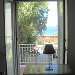 Charming Front Sea Lejlighed