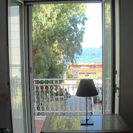 Charming Front Sea Apartament