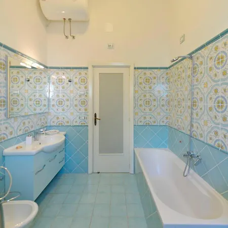 Charming Front Sea Apartmán